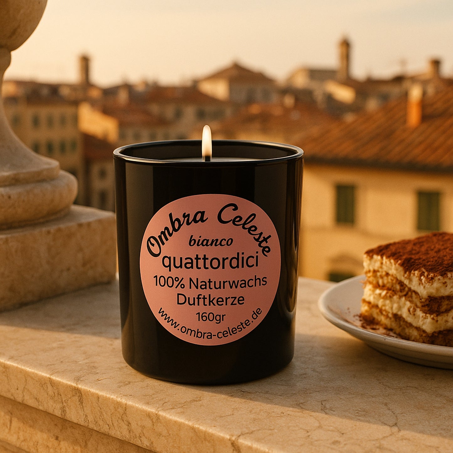 Brennende Kerze Ombra Celeste quattordici bianco mit Blick über die Dächer von Venedig bei Sonnenuntergang