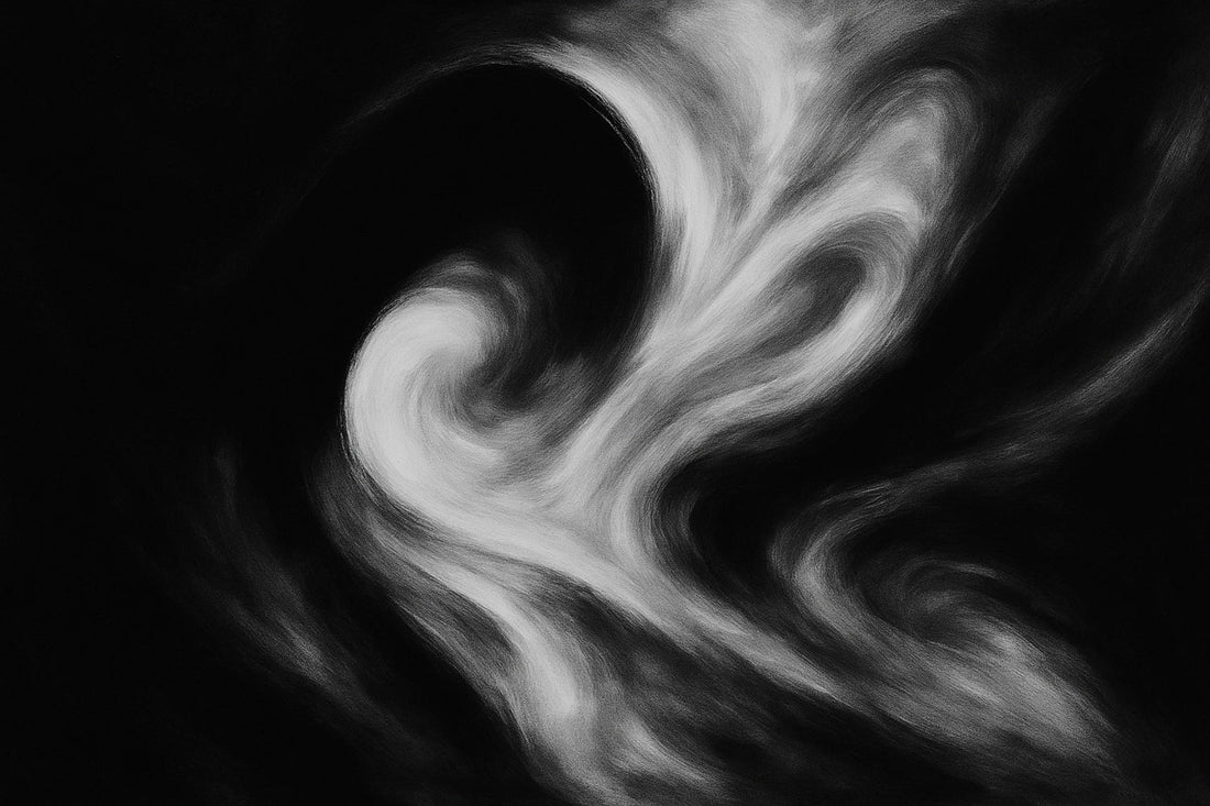 Abstrakte schwarz-weiße Wirbelkomposition aus fließenden, dynamischen Linien und weichen Kontrasten. Organisch, frei, energisch – ein modernes, kunstvolles Spiel aus Bewegung und Licht in hoher Editorial-Ästhetik