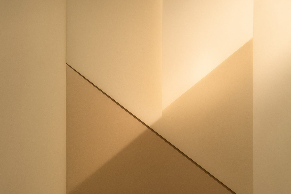 Abstrakte Öl- bzw. Acrylstruktur in warmen Beige-, Creme- und Sandtönen; dynamische, weiche Mischflächen mit dezenten Pinselspuren und subtilen hellen Akzenten, die eine ruhige, edle, natürliche Textur erzeugen.