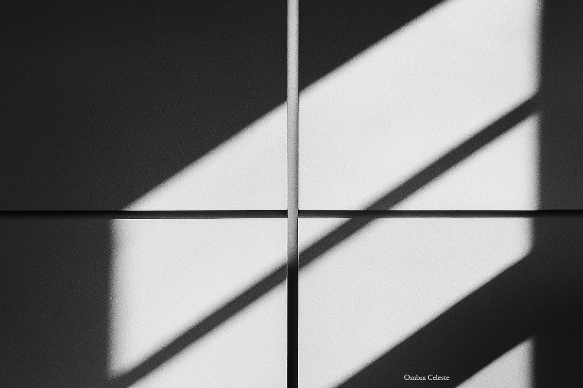 Schwarz-weiße abstrakte Komposition aus Linien und Schatten – minimalistisches, kunstvolles Motiv im Stil des Ombra Celeste Magazins, Symbol für Ästhetik, Haltung und innere Klarheit.