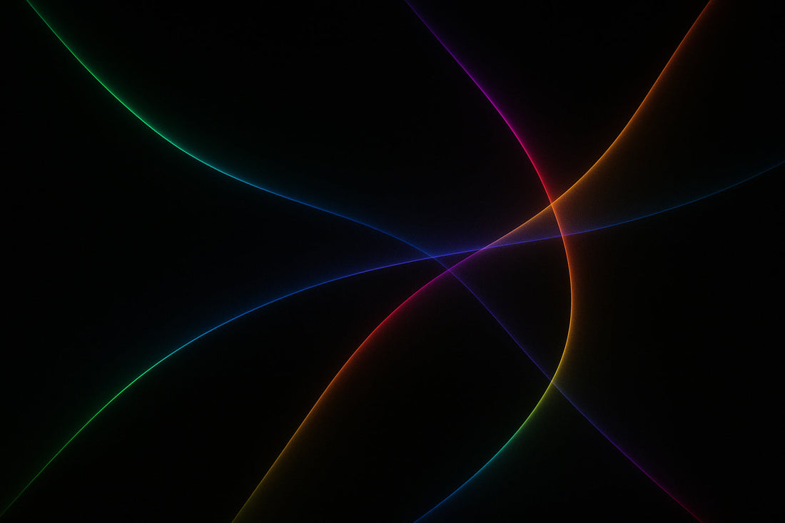 Abstrakte digitale Linien in leuchtenden Farben, die sich elegant über einen dunklen Hintergrund bewegen – ein modernes, kunstvolles Motiv im Stil früher Windows-Mystify-Animationen.