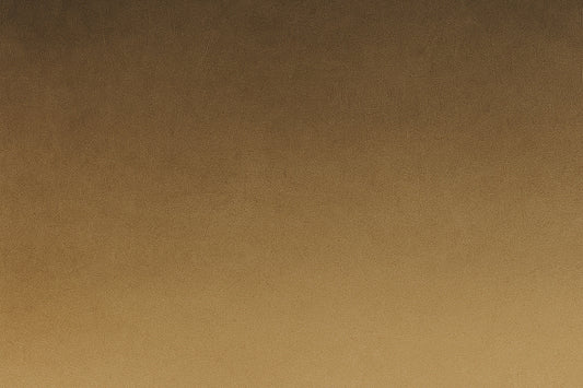 Ein stiller, fast leerer Horizont aus hellem Nebelbeige – wie ein Ort, an dem das Unsichtbare wartet, ohne sich zu zeigen.