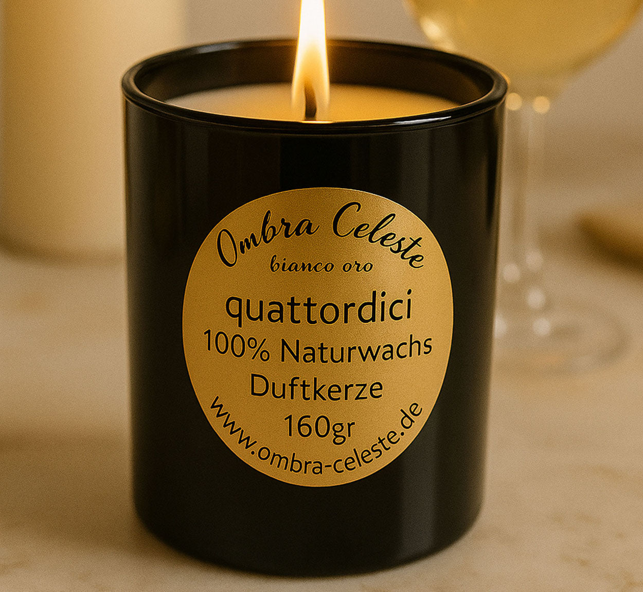 Brennende Duftkerze quattordici bianco oro - goldene Kaffeekaramellkerze handgegossen in Deutschland.